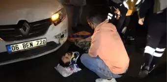 Otomobil ışık ihlali yaptığı iddia edilen motosiklete çarptı: 2 yaralı