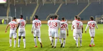 Samsunspor'un istikrar abidesi kaleci Nurullah Aslan oldu