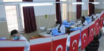 Son dakika! Diyarbakırlı liselilerden İtalya'ya sağlıkçılar için 1,5 milyon koruyucu kıyafet