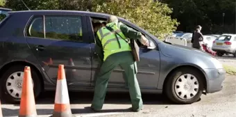 Hayvanat bahçesinde çalışan 20 yıllık sahte otopark görevlisi, servetiyle yurt dışına kaçtı