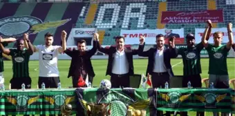 Akhisarspor kadrosuna kattığı 26 futbolcuyu basına tanıttı