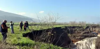 Menderes'te yağmur suları düdenleri doldurdu