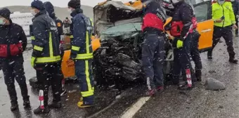 Van'da taksi ile hafif ticari araç çarpıştı: 3 ölü, 7 yaralı (2) - Yeniden