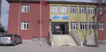 Eğitimciler ve veliler, köy okulunu yüz yüze eğitime hazırladı