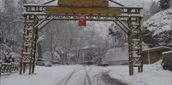 Manisa'nın 'gizli hazinesi' Darkale, beyaza bürüdü