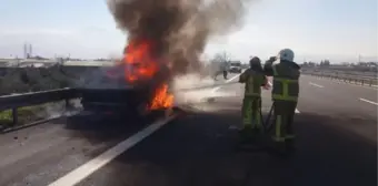 Seyir halindeki otomobil alev alıp, yandı