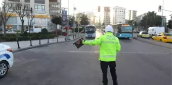 Son dakika haberi... Kadıköy'de toplu taşıma araçlarında koronavirüs denetimi