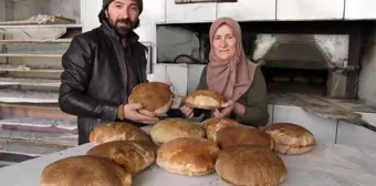 Babasının 40 yıllık işini bıraktı, annesiyle ekmek fırını açtı