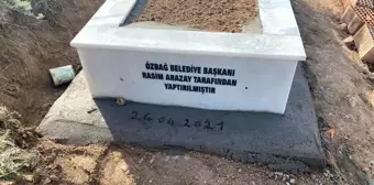 Özbağ Belde Belediye Başkanı Arazay, merhum mahalli sanatçı Ekrem Gündoğdu'nun mezarını yaptırdı