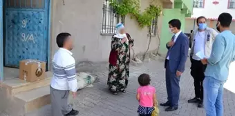 Kaymakam Öztürk, Ramazan ayında vatandaşlara gıda yardımında bulundu