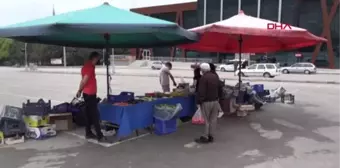 Burdur'da, pazarda alışveriş yoğunluğu (2)