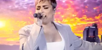 Demi Lovato uzaylılarla ilgili belgesel çekiyor