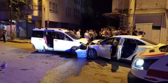 Batman'da ters yöne giren araç, otomobille kafa kafaya çarpıştı