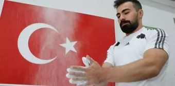 GAZİANTEP - Tokyo Olimpiyatları'na kota alan milli halterci Ferdi Hardal'ın gözü madalyada