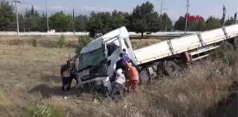 BURDUR KAZADA TIR ŞOFÖRÜ KABİNİNDE SIKIŞTI; EKİPLER SEFERBER OLDU