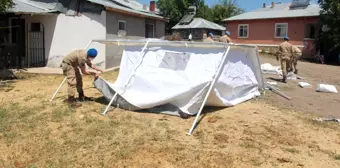 Depremin vurduğu köylerde çadırlar kurulmaya başlandı