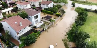 İstanbul'da etkili olan sağanak yağış vatandaşlara zor anlar yaşattı