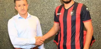 Uşakspor'da çifte imza