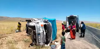 Malatya'da mevsimlik işçileri taşıyan kamyonet devrildi: 7 yaralı