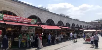 Eminönü esnafı 'bayram' yapıyor