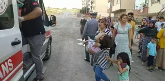 PENCEREDEN DÜŞEN KARDEŞİ AMBULANSA TAŞINIRKEN GÖZYAŞLARINA BOĞULDU