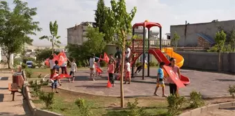 Ergani Kaymakamı Öztürk, iki mahallede yapımı tamamlanan parkların açılışını yaptı