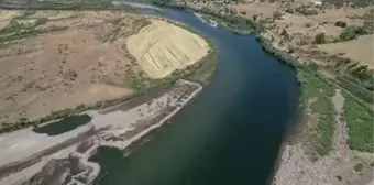 Bingöllü gençler Murat Nehri'nin sularında gelecekleri için kürek çekiyor