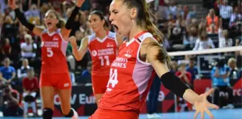 Kadın Voleybol Takımı'nın kaptanı Eda Erdem, Çin maçındaki açıklamalarıyla tüm Türkiye'nin sevgilisi oldu