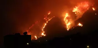 Son dakika haberi... Aydıncık'taki yangın yerleşim yerlerini tehdit etmeye başladı