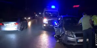 Arnavutköy'de 2 otomobil çarpıştı: Anne ve 2 çocuğu yaralandı