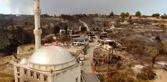 Son dakika 3. sayfa: Orman yangınında onlarca evin yandığı mahallede caminin sadece duvarları zarar gördü