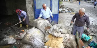 Eşiyle çatıya çıkarak selden kurtulan vatandaş, hayat arkadaşıyla helalleştiği anları gözyaşları içinde anlattı