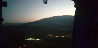 Orman yangınına gece görüşlü helikopter müdahale ediyor