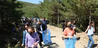 Akdağmadeni Kadıpınarı Tabiat Parkı'nda temizlik çalışması yapıldı