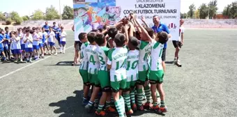 Klazomenai Çocuk Futbol Turnuvası'nın şampiyonu Salihlispor