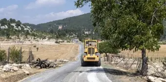 Büyükşehir'den Tarsus'un Kuşçular, Emirler ve Eminlik Grup Yolunda Yenileme Çalışması