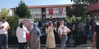 Fedakar dede uyum eğitimine başlayan torununu yalnız bırakmadı