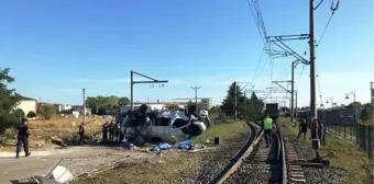 YÜK TRENİ, HEMZEMİN GEÇİTTE SERVİS MİNİBÜSÜNE ÇAPTI 6 ÖLÜ, 6 YARALI