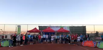 Büyükşehir, uluslararası tenis turnuvasında derece alan isimleri ödüllendirdi