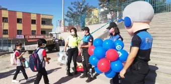 Şırnak'ta polis ekipleri öğrenci ve velileri salgın tedbirlerine yönelik bilgilendirdi