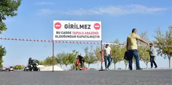 Almanya'da yaşayan Türk vatandaşı, Konya'daki arsasından geçen yolu tabelayla kapattı