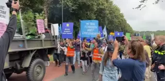 Hollanda'da etkinlik ve eğlence sektörünün tekrar açılması için Kovid-19 önlemleri protesto edildi