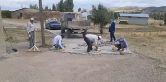 Ulaş'ta kilit parke taşı döşeme çalışmaları devam ediyor