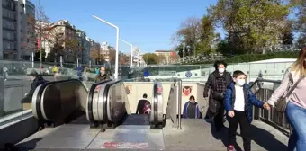 Taksim metrosunda yürümeyen merdiven çilesi