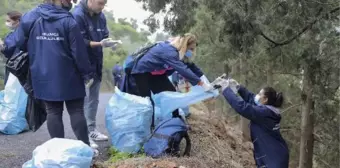 Sabancı Holding gönüllüleri ÇEVKO Vakfı iş birliğiyle Büyükada'yı temizledi