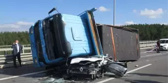 Sürücü feci şekilde can vermişti! Beton blok yüklü kamyonun, otomobilin üstüne devrildiği kazanın görüntüleri çıktı