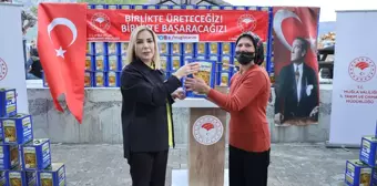 Muğla'da yangından etkilenen bal üreticilerine arı yemi dağıtıldı