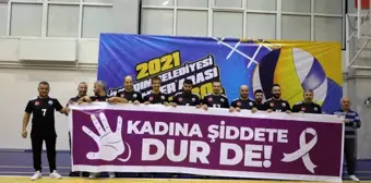 İlkadım'dan kadına şiddete pankartlı tepki