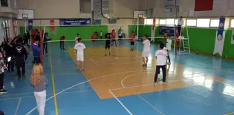 Yüksekova polisinden voleybol ve satranç turnuvası