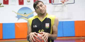 ŞANLIURFA - Ailesinden gizli başladığı basketbol, engelli Abdullah'ın hayatını değiştirdi